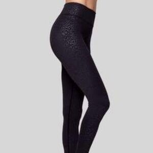 Vie Active black leopard leggings